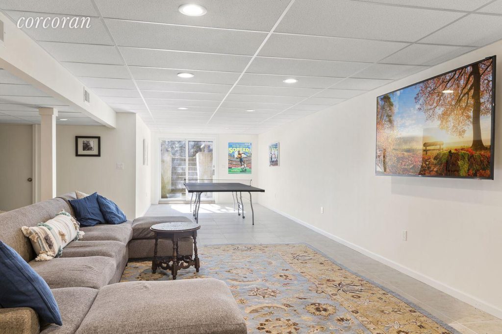  A lower level living/play area, office and media room offers additional gathering spaces, along with the detached garage for storing your watersport and garden accessories. 