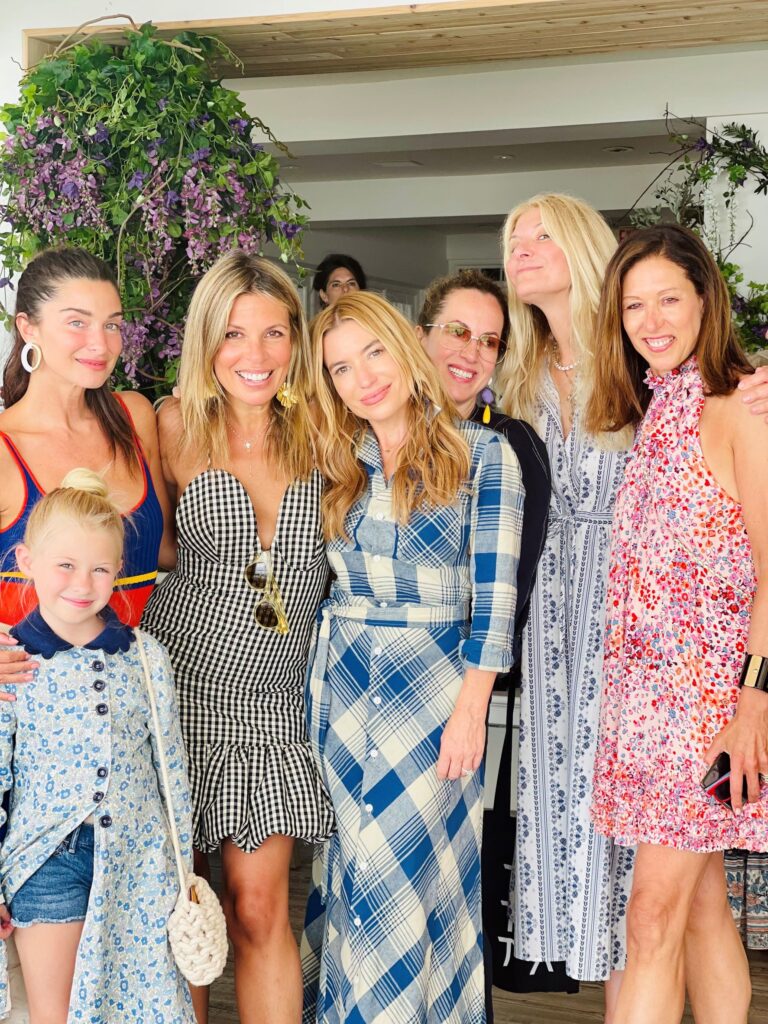 Candice Miller, Claudia Saez-Fromm, Tracy Anderson, Melanie Dunea, Giulia Papailias, and Suri Kasirer at Si Si Restaurant in East Hampton